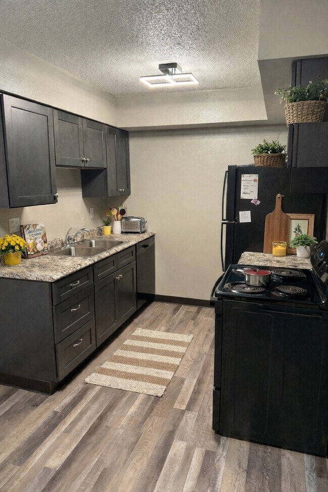 Building Photo - Colby Apartments