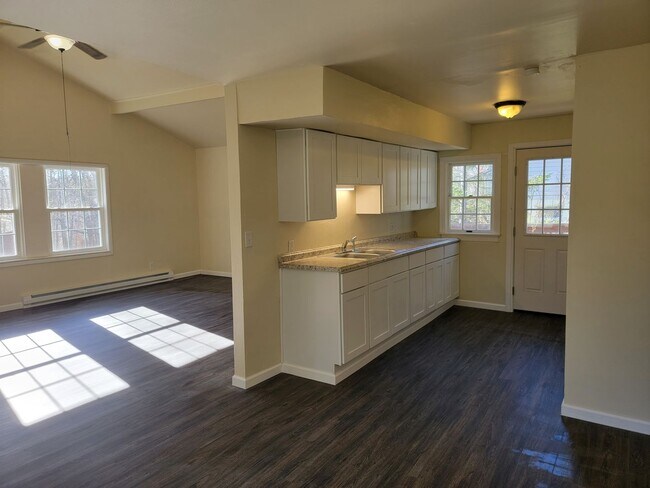 Building Photo - Gorgeous Remodeled 3 bedroom home in PCP w...