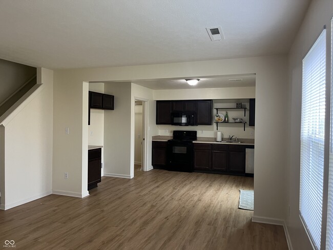 Building Photo - 2014 Falcon Ct