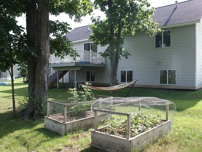 Building Photo - 11933 Maplegrove Dr