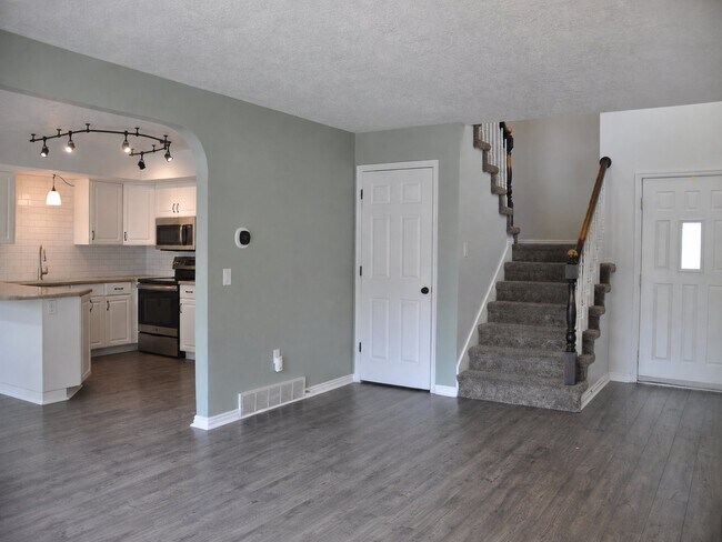 Foto del edificio - 752 Village Way N