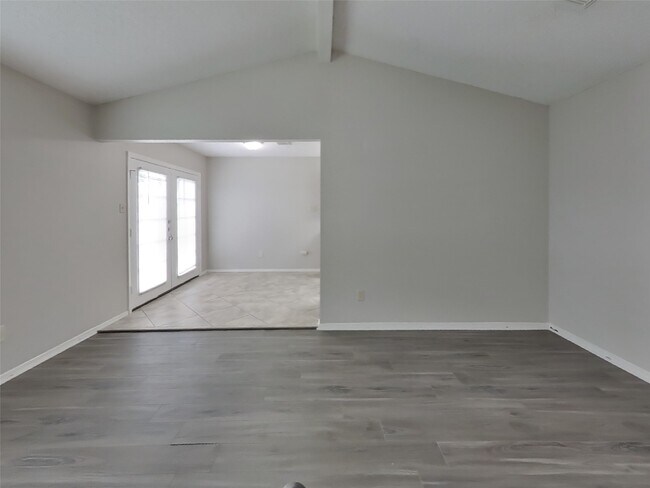 Foto del edificio - 1911 Deaf Smith Dr