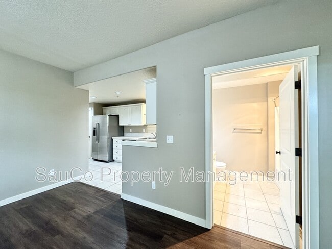 Building Photo - 616 NE Adwick Dr