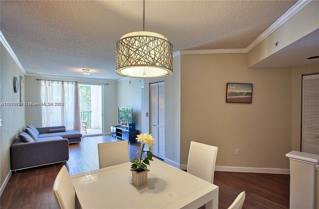 Foto del edificio - 17145 N Bay Rd