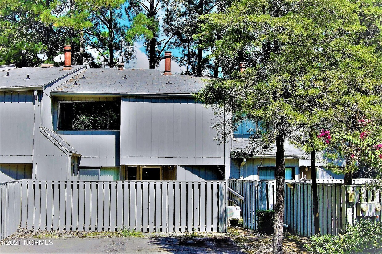 Primary Photo - 140 Mallard Cove