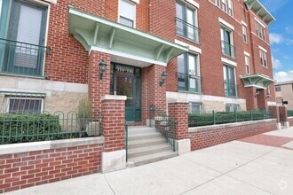 Building Photo - 336 S 3rd St