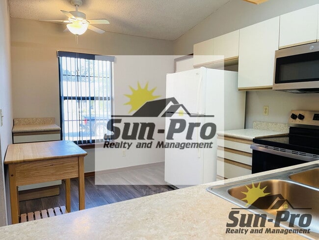 Building Photo - 1113 Oak Forest Cir