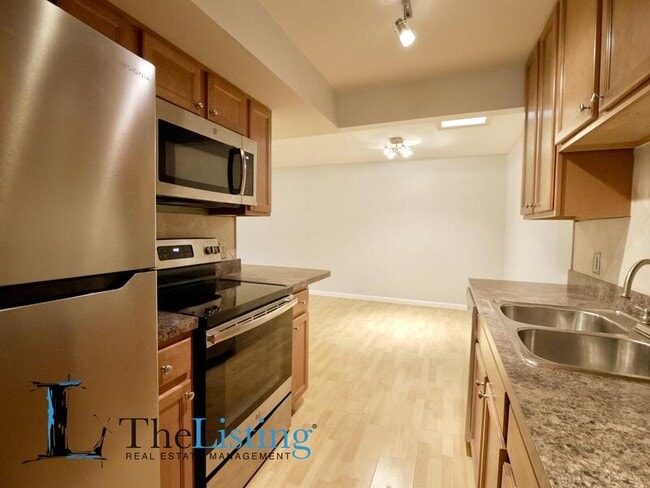 Building Photo - 2898 Plaza Terrace Dr