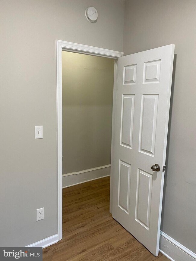 Building Photo - 14 Walnut St