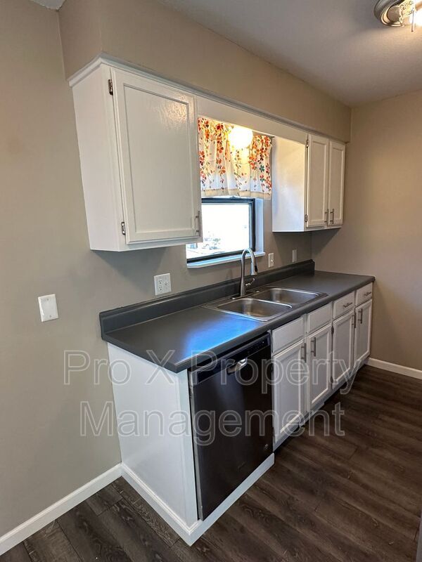 Foto del edificio - 5726 S Franklin Ave