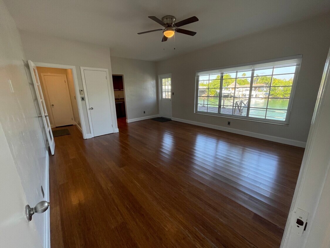 Foto principal - 2133 Calais Dr