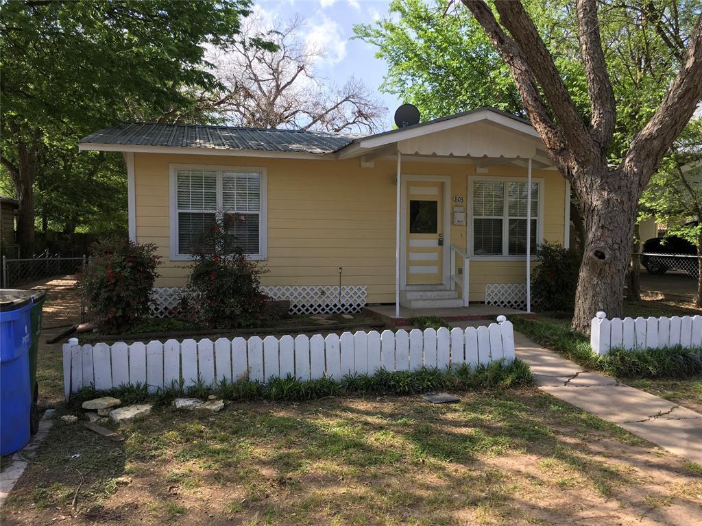 Foto principal - 803 Austin St