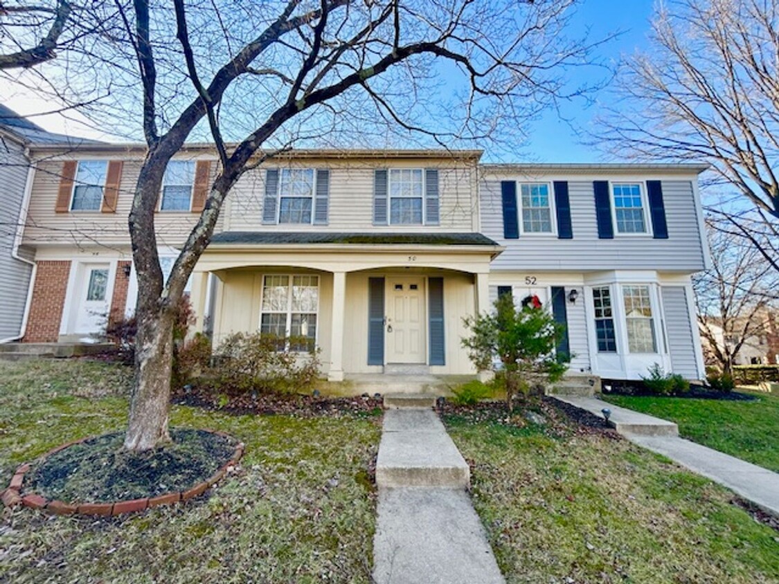 Primary Photo - Spacious and bright 3BR/2.5BA townhouse wi...