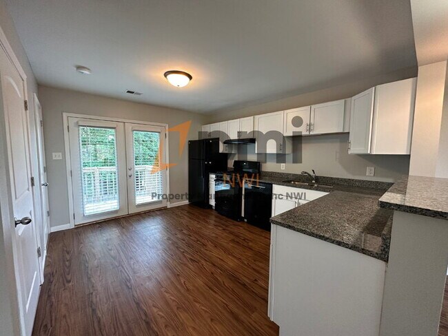 Building Photo - 5831 Creekview Ct W