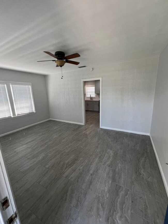 Building Photo - 3/2 Home in Riverside Heights, Tampa for Rent