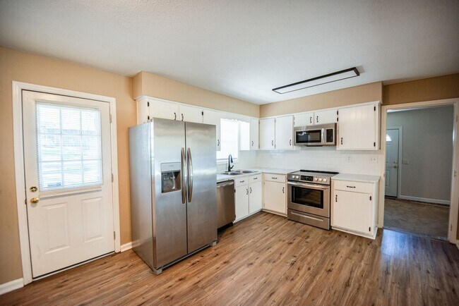 Foto del edificio - Beautiful home available today!
