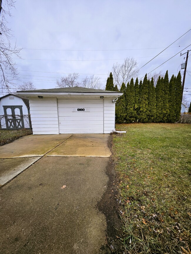 Building Photo - 17637 Prospect St