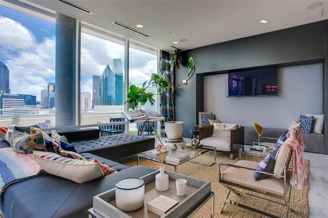 Foto del edificio - 2408 Victory Park Ln
