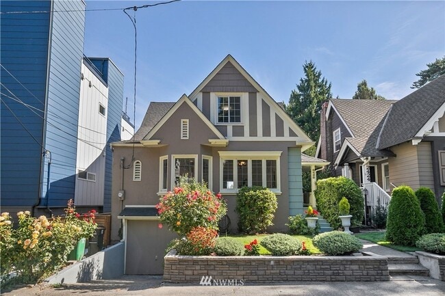 Building Photo - Spacious Montlake Rental with Stunning Vie...