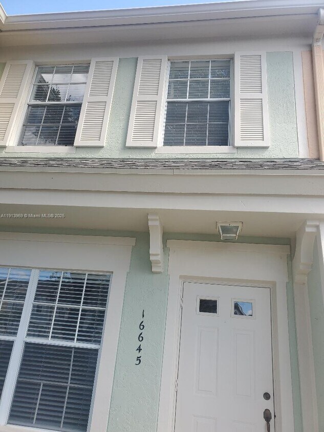 Foto principal - 16645 Hemingway Dr