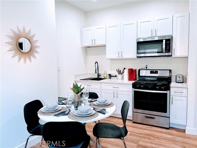 Foto del edificio - 212 Belmont Ave