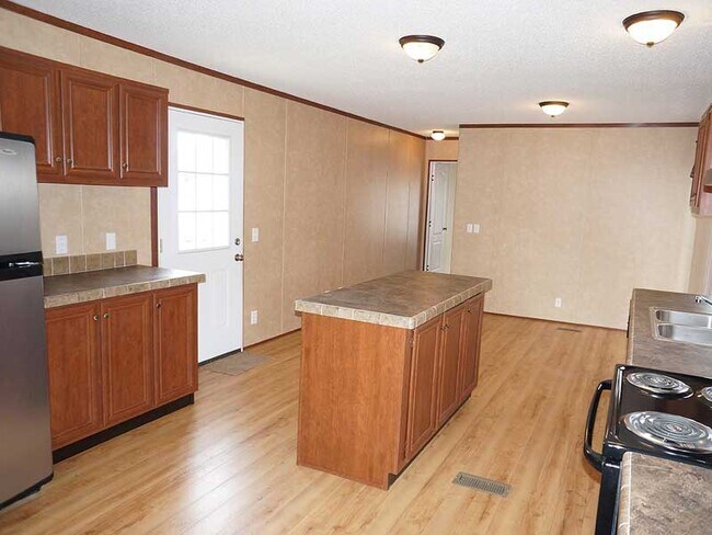 Building Photo - 107 Jax Dr