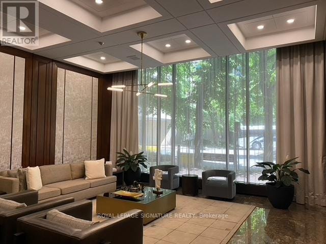 Photo du bâtiment - 65 Harbour Square