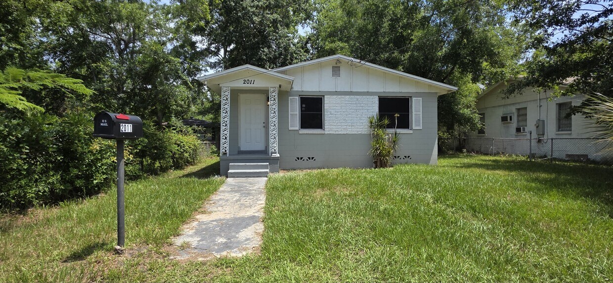 Foto principal - 2011 W 5th St