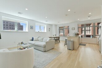 Building Photo - 425 Boylston St
