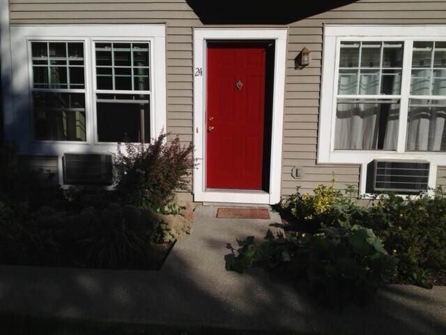 private entrance - 24 Stone Creek Ln
