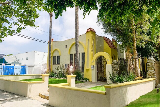 Edificio - 632 N Sycamore Ave