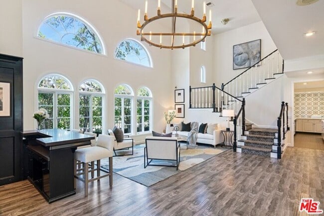 Foto del edificio - 200 S Almont Dr