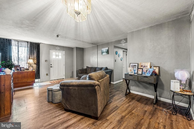 Foto del edificio - 4411 Forest Ln