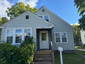Building Photo - 1007 S Farwell St