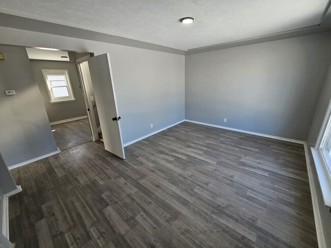 Foto del edificio - 4445 E 154th St