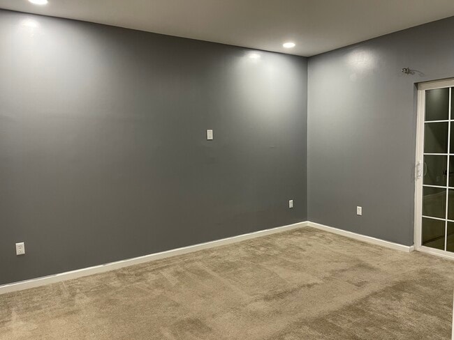 Building Photo - 746 Strassle Way