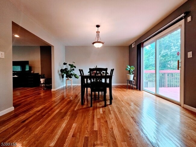 Building Photo - 30 Custer Ave