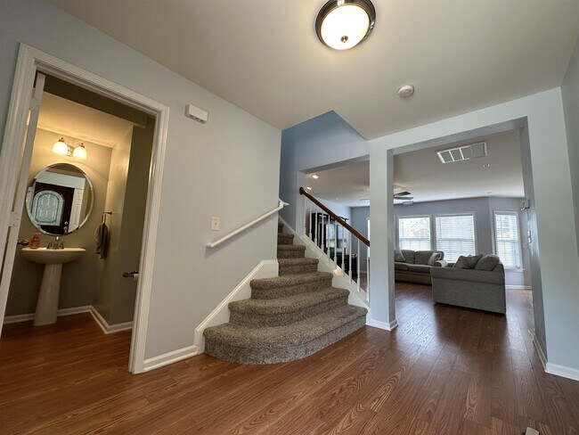 Building Photo - 350 Ashdale Dr