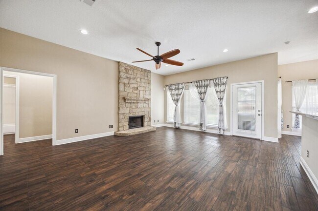 Building Photo - 1727 Les Talley Dr