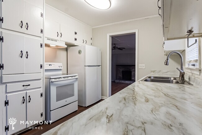 Foto del edificio - 3 Bedroom on Ashborough Dr.