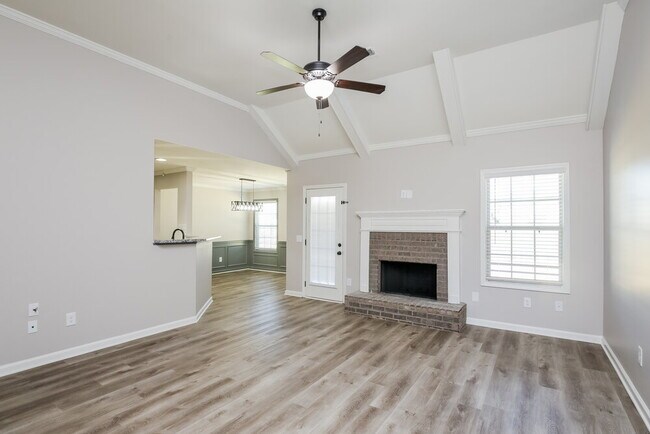 Foto del edificio - 844 Pinnacle Dr.