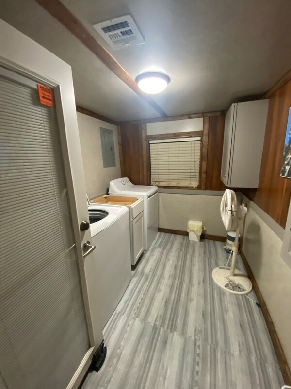 Foto del edificio - 6144 Madison 6351