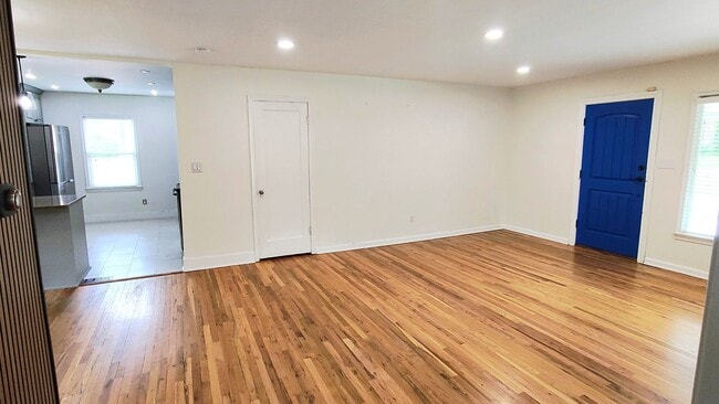 Building Photo - 4 Bd 2 Bath Home in Millcreek