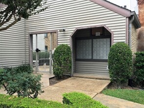 Building Photo - 2025 Augusta Dr
