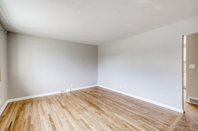 Building Photo - 835 38th St