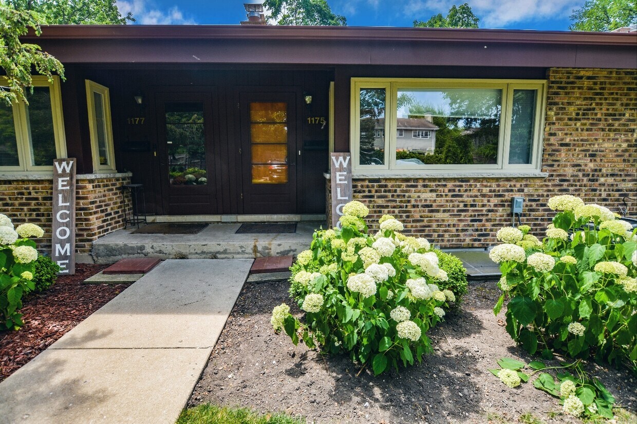 Primary Photo - 1175 Waukegan Rd