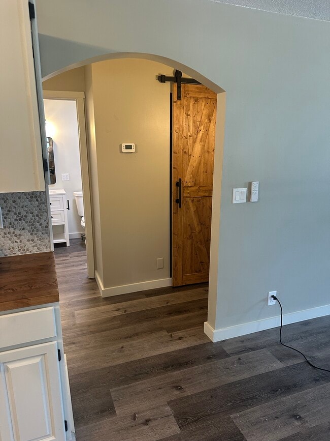 Pasillo - 1126 68th St