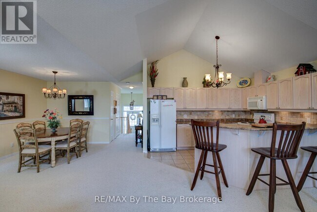 Building Photo - 32-32 Green Briar Dr