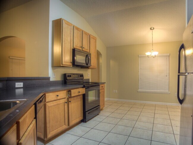 Building Photo - 1828 Creekview Dr