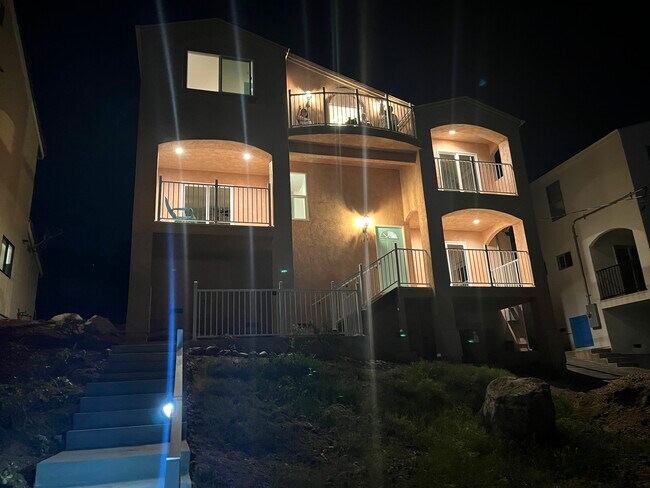 Building Photo - 1641 Maria Ave